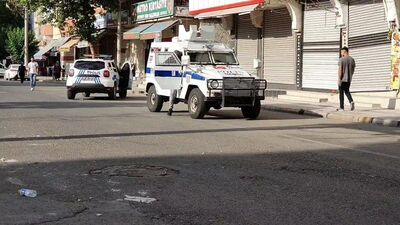 Diyarbakır'da taşlı-sopalı kavga