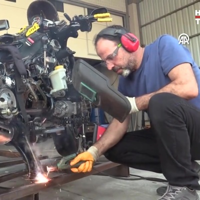 Düzceli motor ustası 1453 atık parçadan hayalindeki motosikletin maketini yaptı