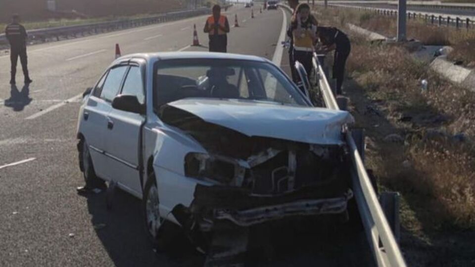 Bayram tatili yolunda depremzede aile kaza yaptı: 1 ölü, 6 yaralı