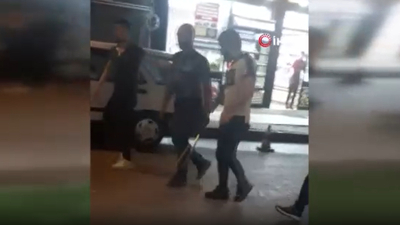 Sokakta 'samuray kılıcı' ile gezdi