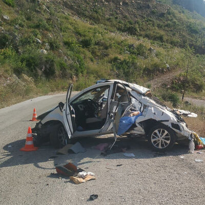 30 metreden yuvarlandı! 3 ölü, 2 yaralı