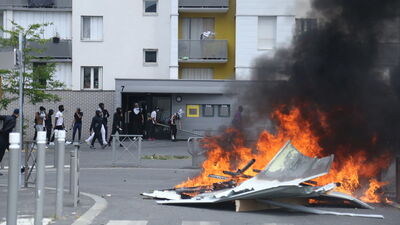Fransa karıştı: Dört kentte sokağa çıkma yasağı