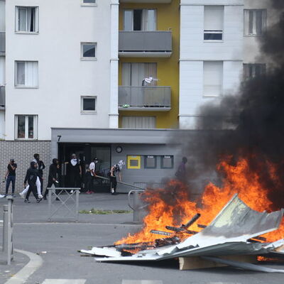 Fransa karıştı: Dört kentte sokağa çıkma yasağı