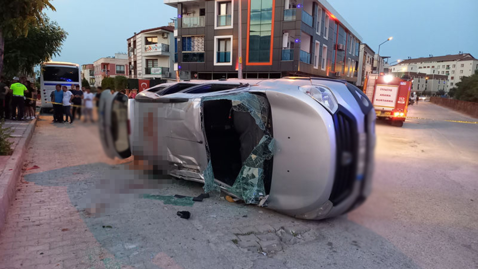 Manisa'da iki araç çarpıştı: 1 çocuk öldü, 5 kişi yaralandı