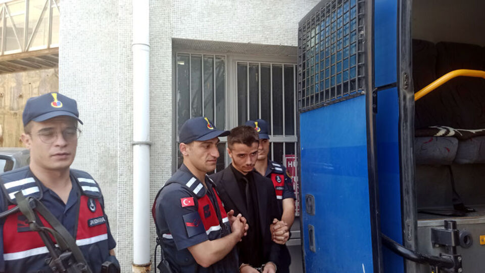 Eski sevgilisinin çıplak fotoğraflarını ailesine gönderip bıçakladı! Mahkemede pişkin savunma