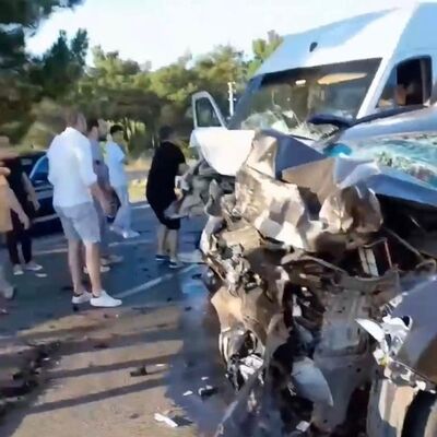 İzmir'de korkunç kaza: 4 ölü, 21 yaralı