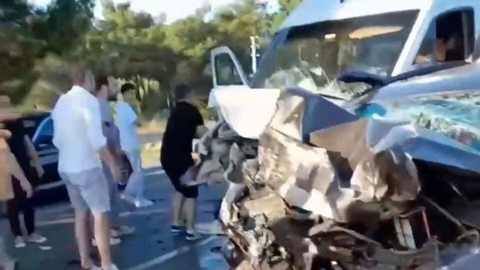 İzmir'de korkunç kaza: 4 ölü, 21 yaralı