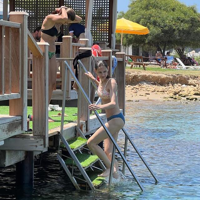 Yüzmeyi Türkiye'de öğreniyor
