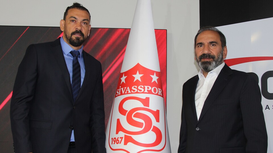 Sivasspor, Servet Çetin ile sözleşme imzaladı