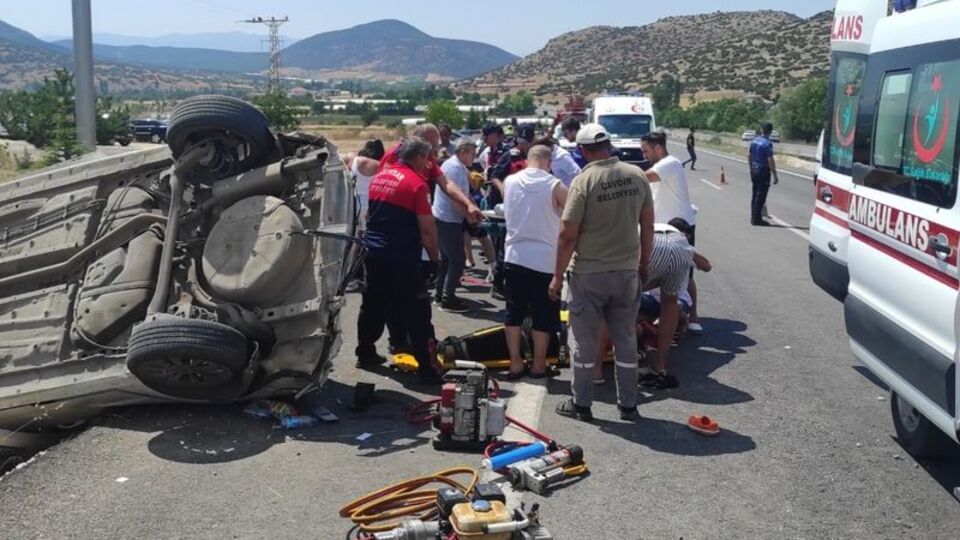 Otomobil şarampole devrildi: 1 kadın öldü, 4 yaralı