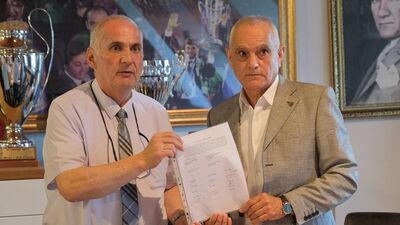 Bursaspor'da Günay mazbatasını aldı