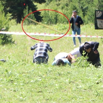 Cirit gösterisinde sopalar başlarına isabet etti