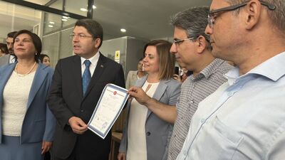 Noterliklerdeki taşınmaz satışı uygulamasında ilk tapu teslim edildi