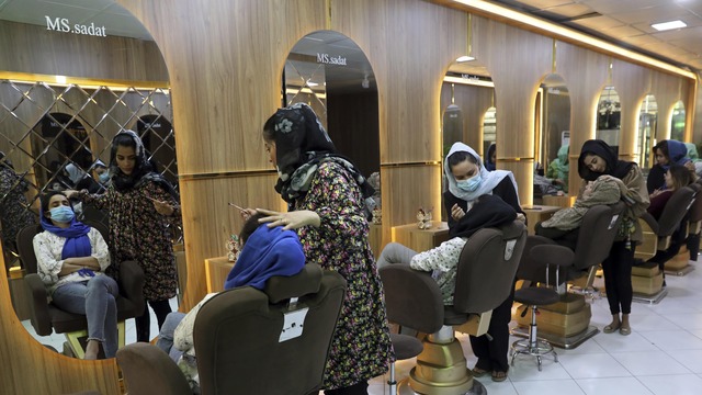 Taliban'dan güzellik salonu yasağı