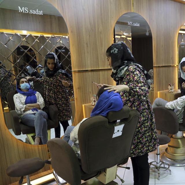 Taliban'dan güzellik salonu yasağı