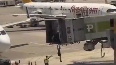 İstanbul-Tel Aviv uçuşunu kaçırınca körükten aprona atladı!