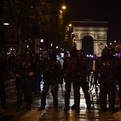 Protestolarda bir kişi öldü! Fransa'da son durum ne?