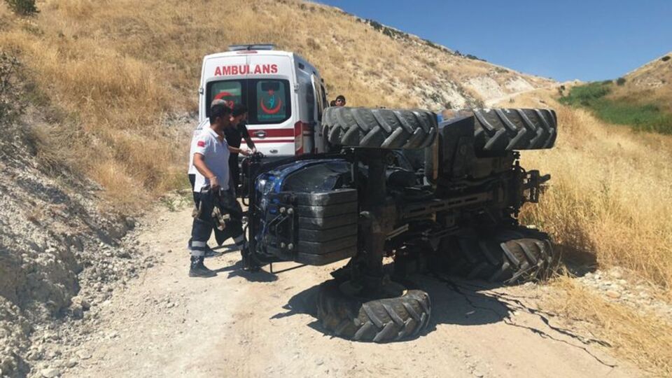 Adıyaman'da traktör devrildi: 1 ölü, 1 yaralı