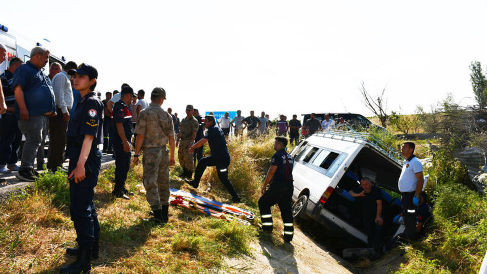 Samsun'da minibüs devrildi: 2 ölü, 5 yaralı