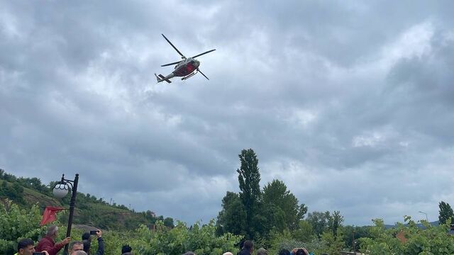 Bartın'da mahsur kalan işçiler helikopterle kurtarıldı
