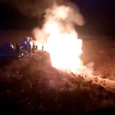 Şarampole yuvarlanan kamyonda alevlerin içerisinde kaldılar!