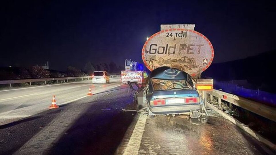 Yakıt tankerine çarpan araçtaki 3 kişi öldü!