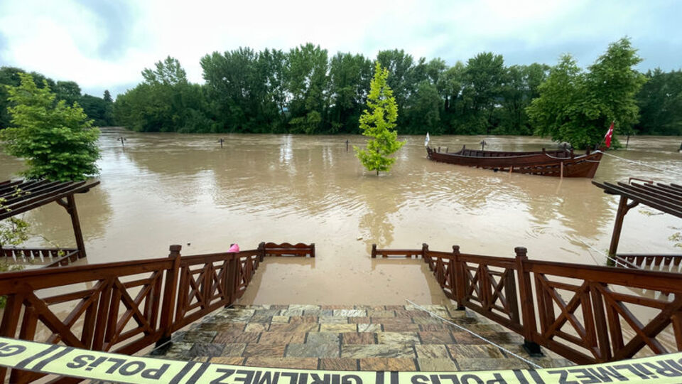 13 il için turuncu uyarı! Karadeniz'de sel tehlikesi var