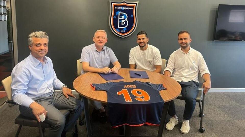 Başakşehir'e Cezayirli orta saha