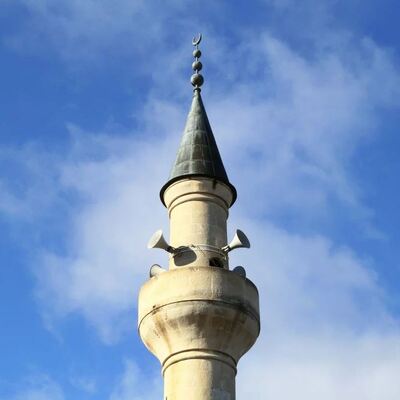 Cami hoparlöründen eleman anonsu