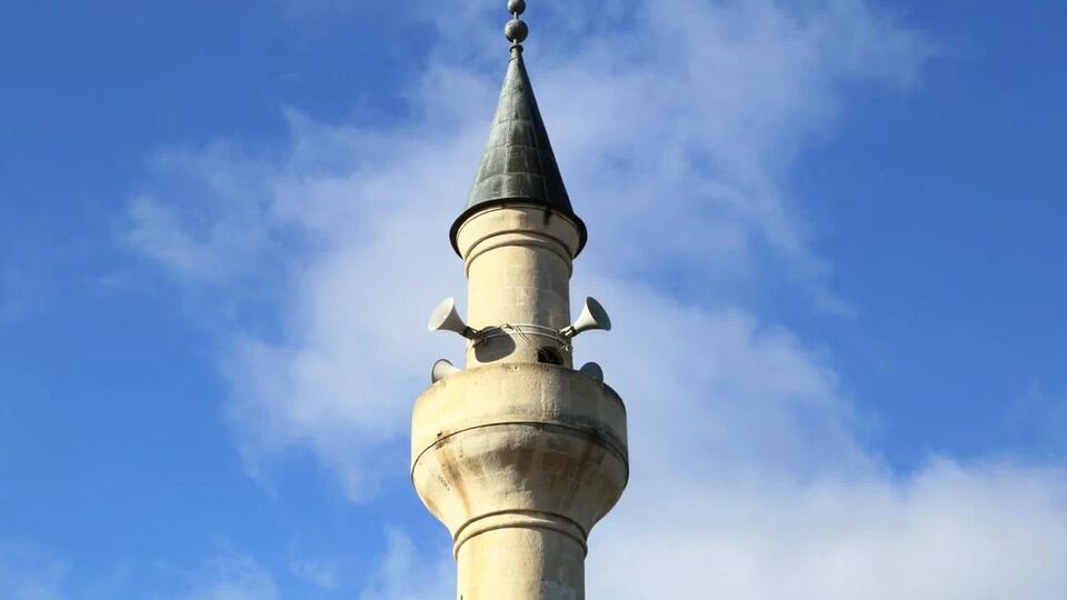 Cami hoparlöründen eleman anonsu