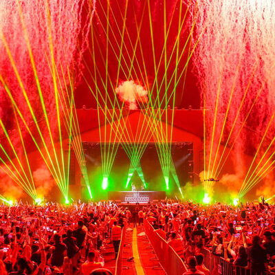 Ağrı'daki festivalde binlerce kişi DJ performansıyla eğlendi