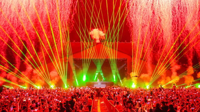 Ağrı'daki festivalde binlerce kişi DJ performansıyla eğlendi