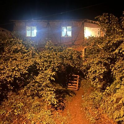 Kayalıktan düştü, sel sularına kapıldı!