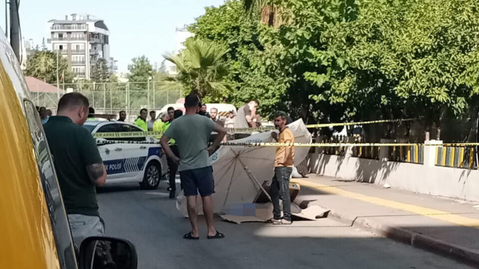 Evinin önünden karşıya geçen çocuk öldü