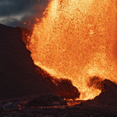 İzlanda'nın başkenti yakınlarında volkanik patlama!