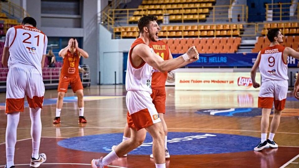 Genç milliler çeyrek finalde!