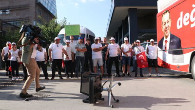 Tanju Özcan koltuk fırlattı