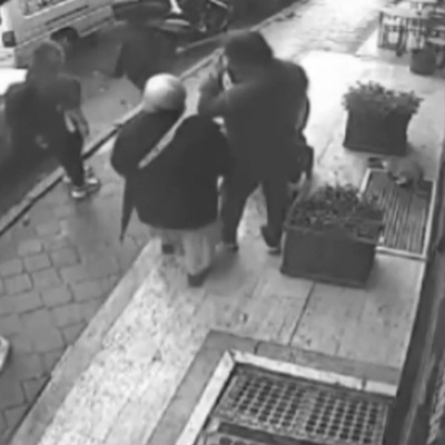 "Kayıp cüzdanı karakola götüreceğim" dedi, ortadan kayboldu... O anlar kamerada