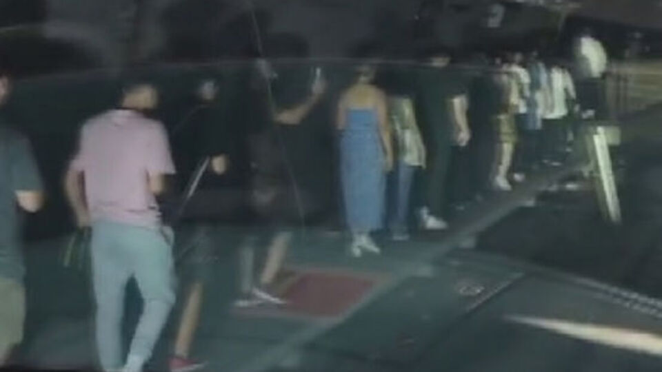 Metro arıza yapınca yolcular tahliye edildi