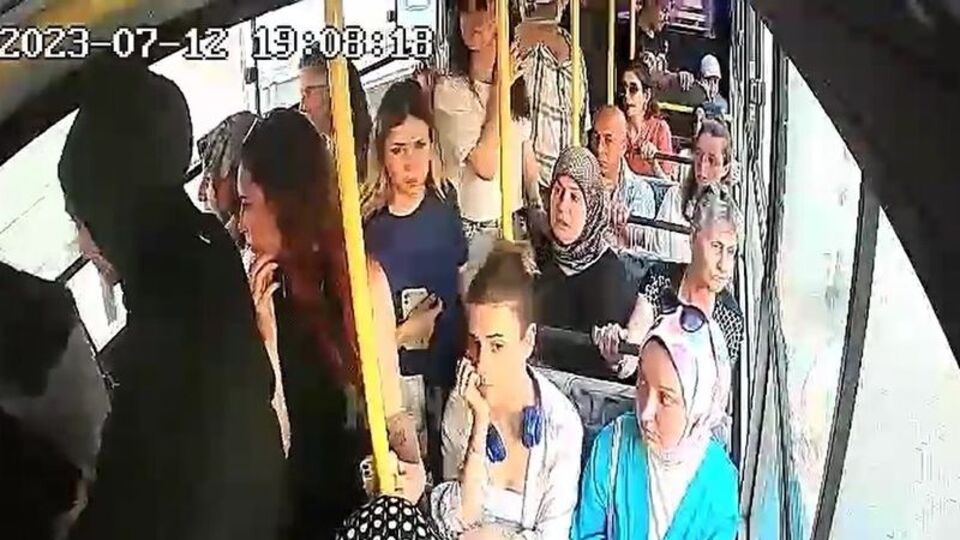 Fenalaşan yolcu için güzergah değiştirdi