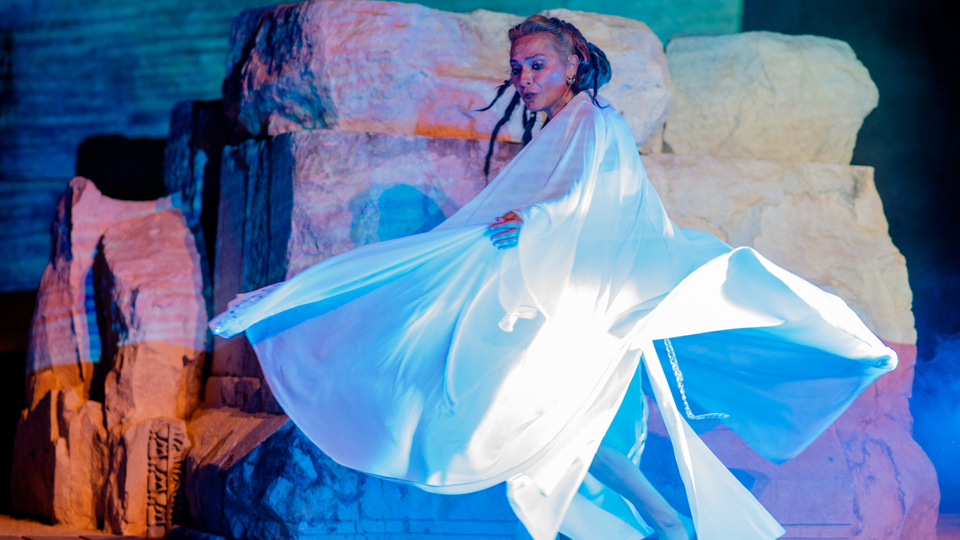 İş Sanat Antik Sahne 'Ben Anadolu' ile şehrinize geliyor