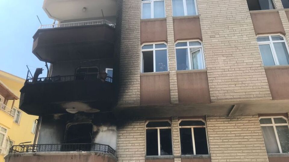 Televizyon patladı, kız çocuğu faciayı önledi