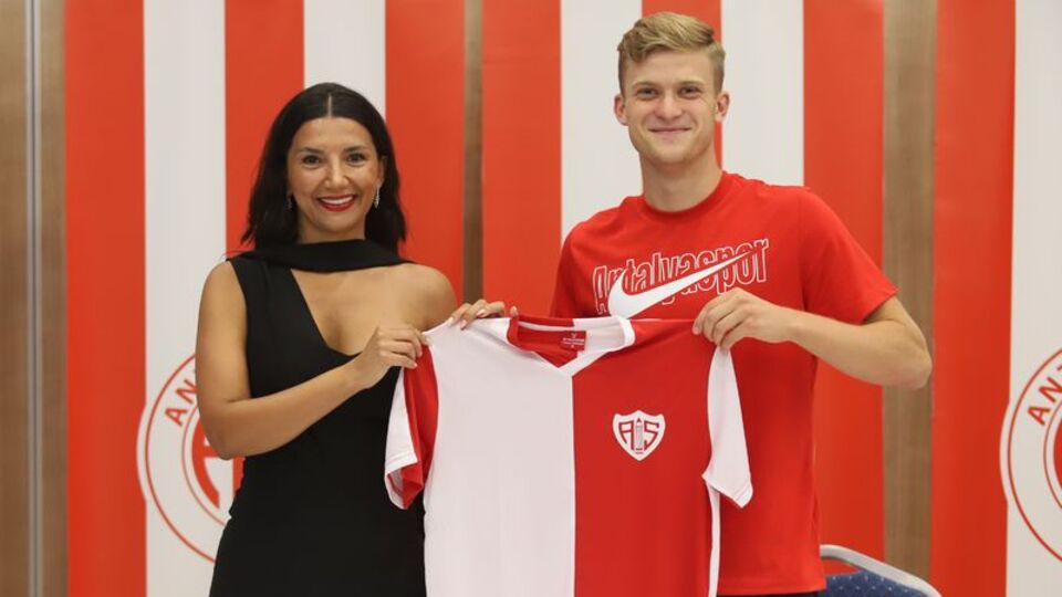 Antalyaspor'dan çifte imza