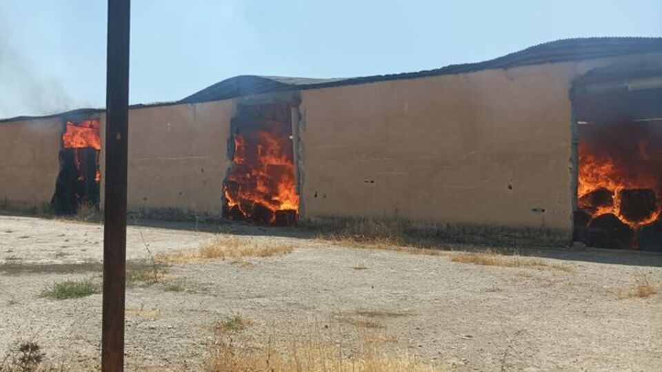 Diyarbakır'da fabrika deposu yandı