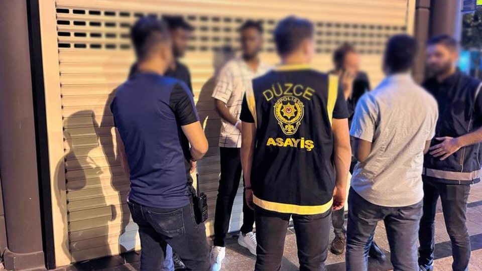 Düzce'de 25 düzensiz göçmen yakalandı