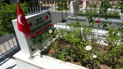 Şehit Ömer Halisdemir'in kabrine akın