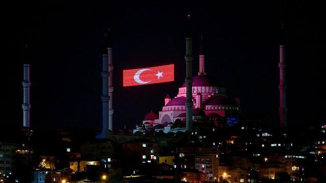 Şehitler anısına sela okundu