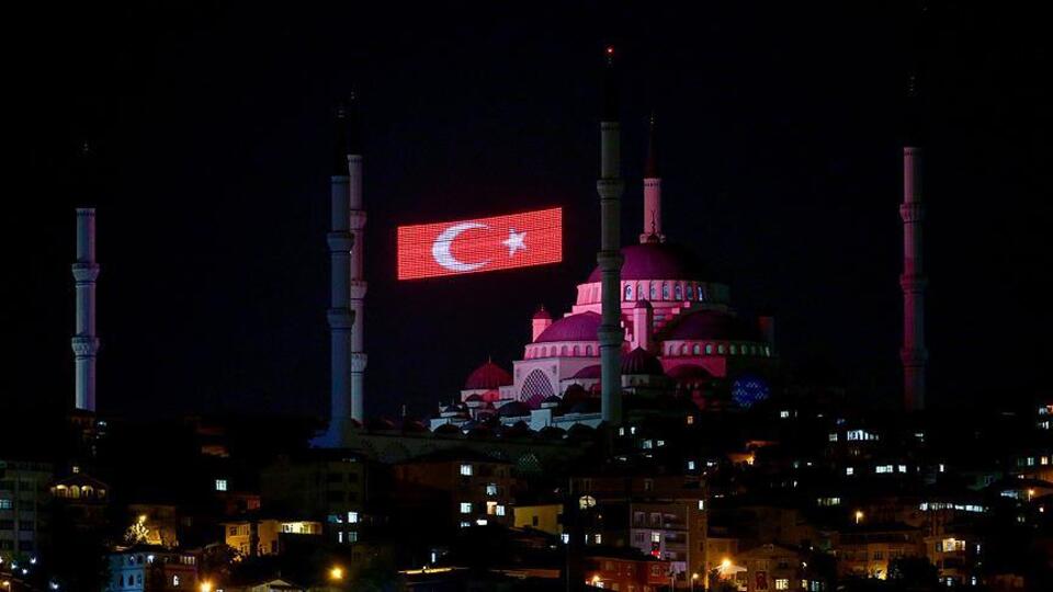 Şehitler anısına sela okundu