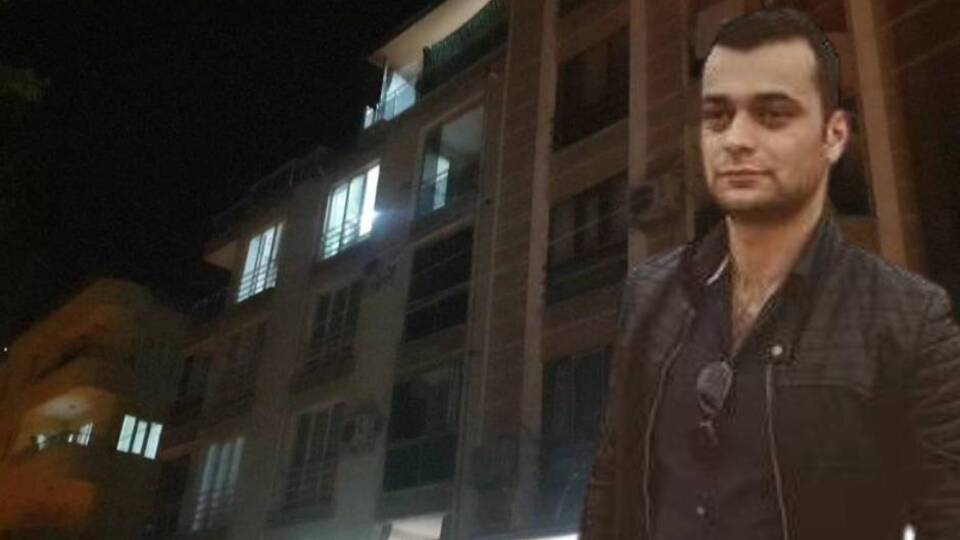 Arkadaşlarıyla kaldığı evde öldü