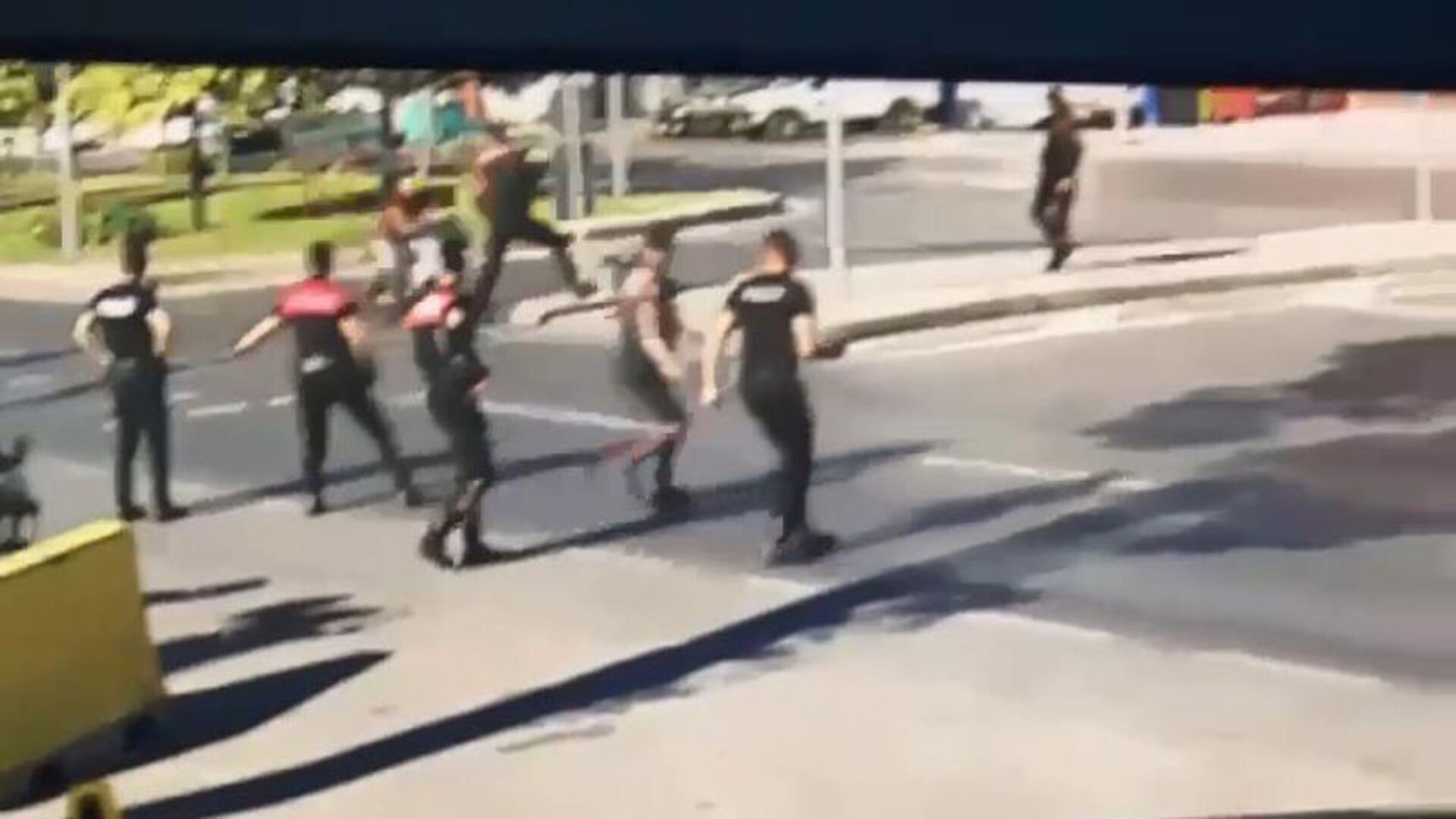 La motocycliste rebelle qui a ignoré le panneau d’arrêt à Istanbul Kağıthane confronte la police !